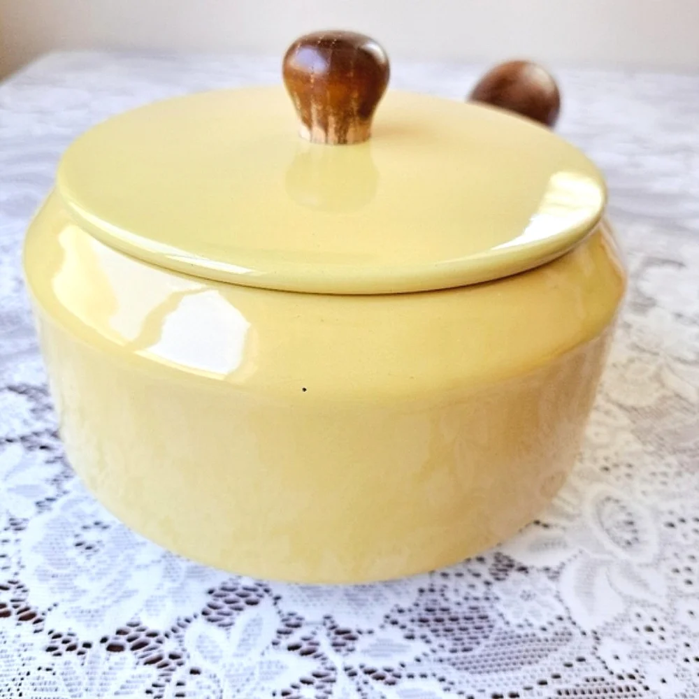 Vtg 60s MCM Mustard Yellow Enamel Fondue Pot w/ Lid Mod Dining Cookware Saucepan